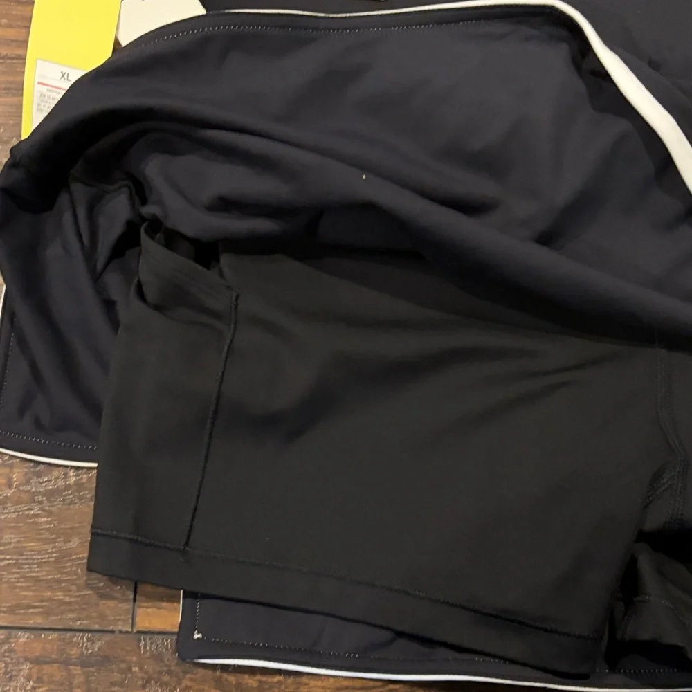 All in Motion Women's Black Skort with White Trim NWT - Picture 3 of 4